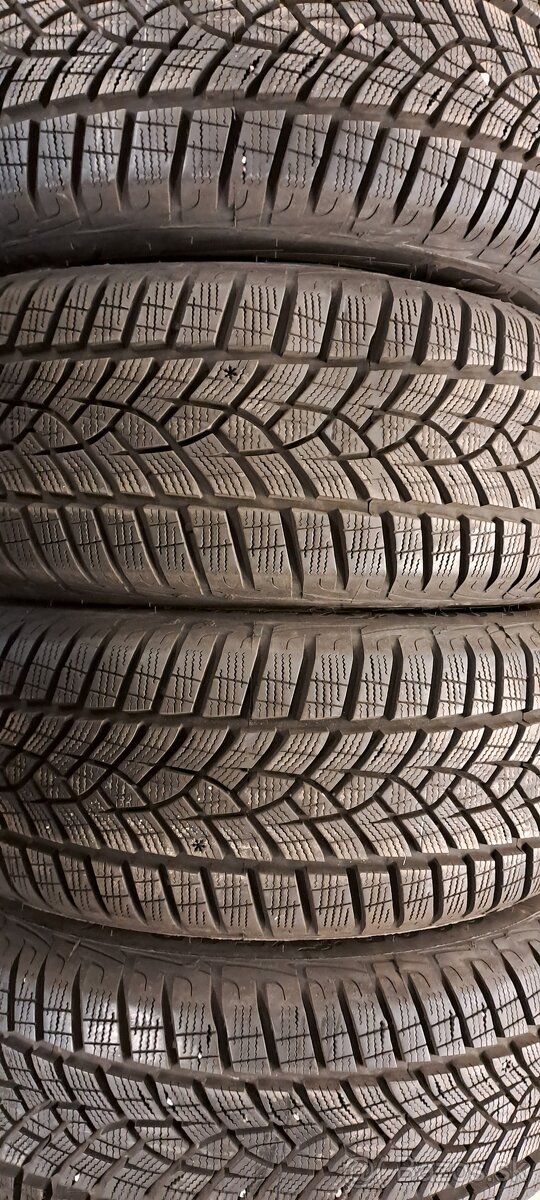 Predám 4ks skoro nové zimné 216/60r16-99H Good Year