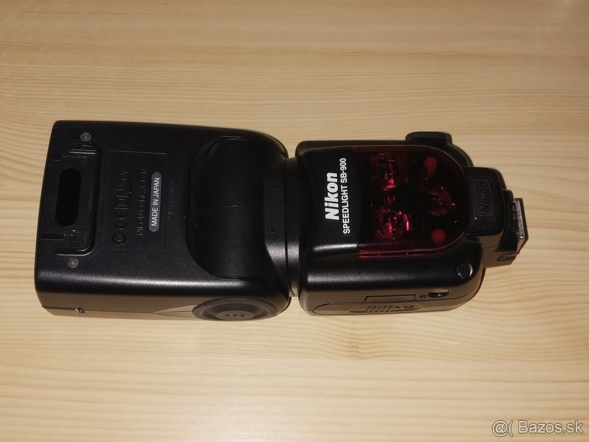 Nikon Speedlight SB-900