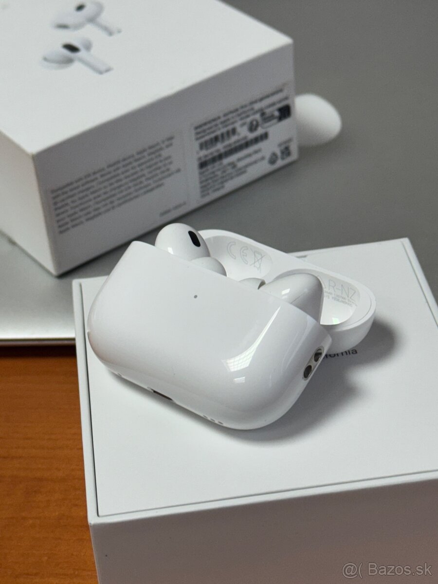 Apple AirPods Pro 2 2022 Lightning - komplet balenie