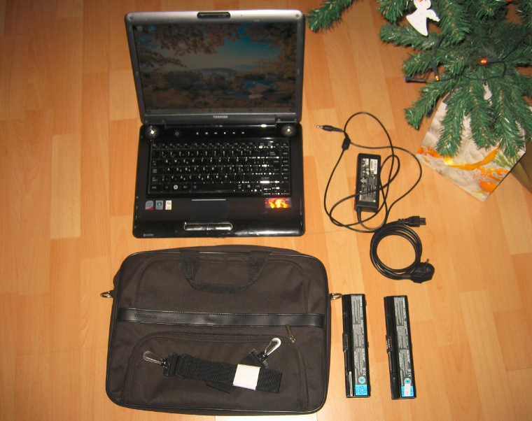 TOSHIBA Satellite A300-15J (Displej 15,4")