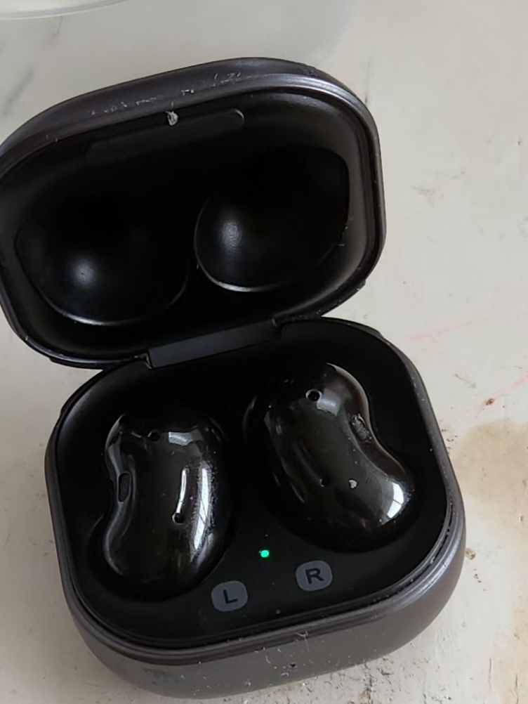 slúchadlá Samsung Galaxy Buds Live