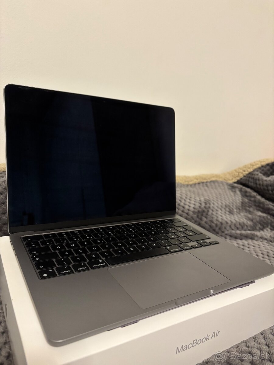 APPLE MACBOOK AIR 13,6” M2