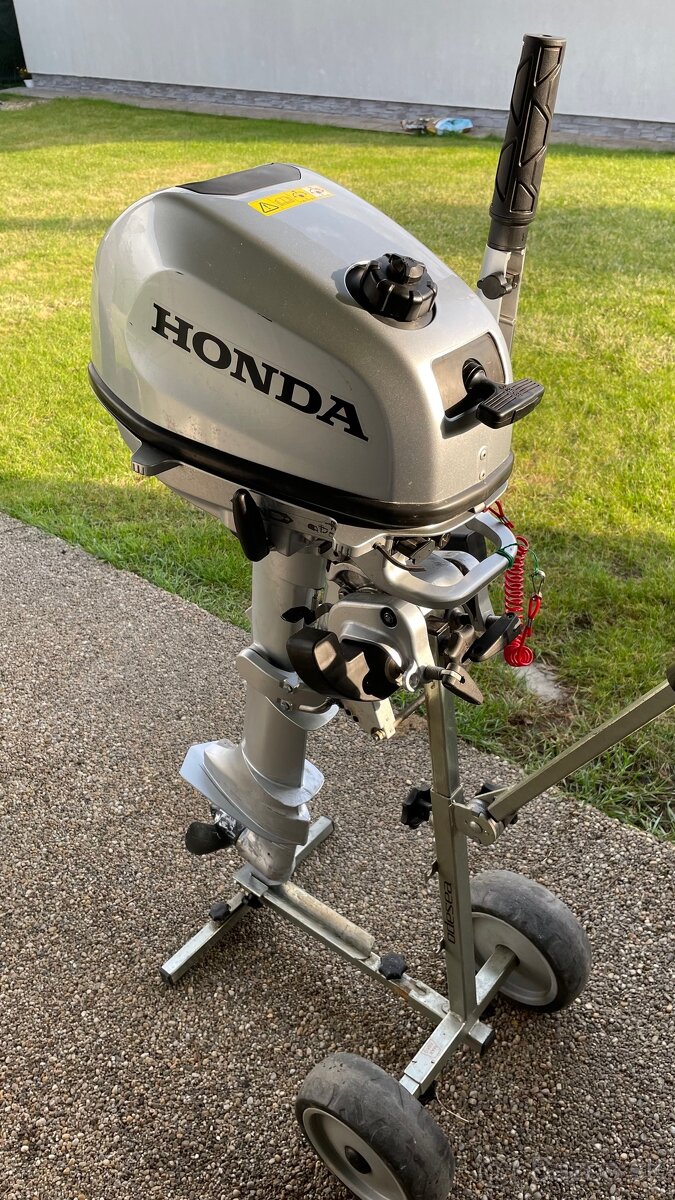 Predám lodný motor Honda BF5