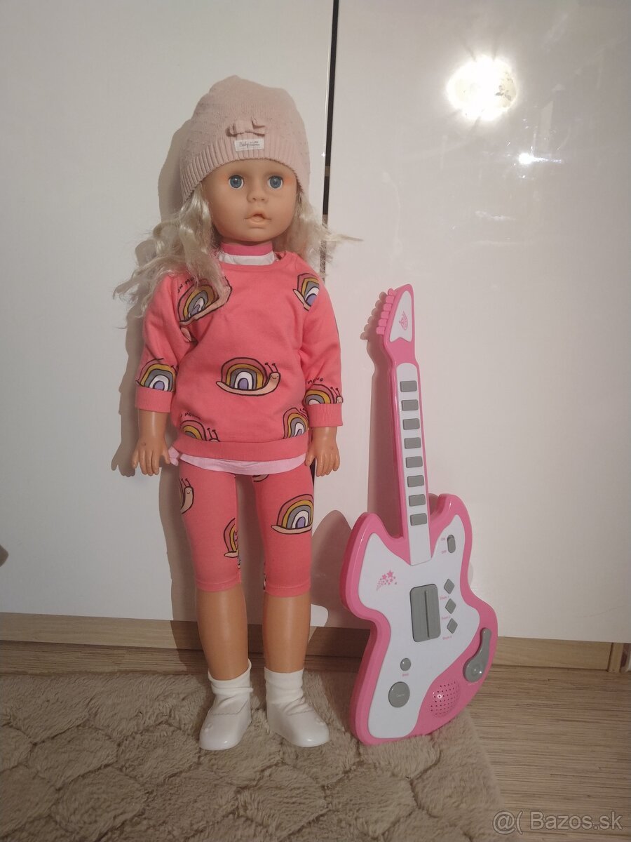 Velka babika  80 cm s hrajucou gitarou