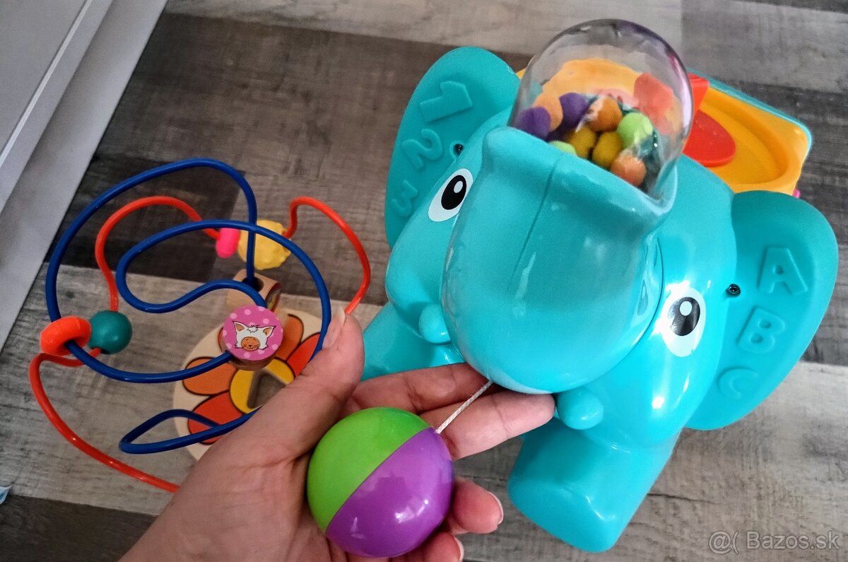 Interaktívna hračka sloník