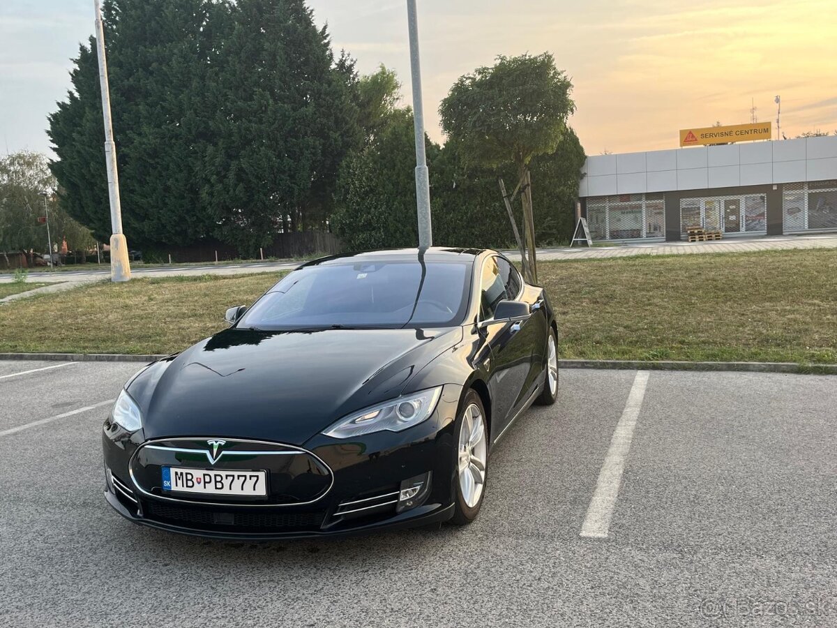 Tesla S