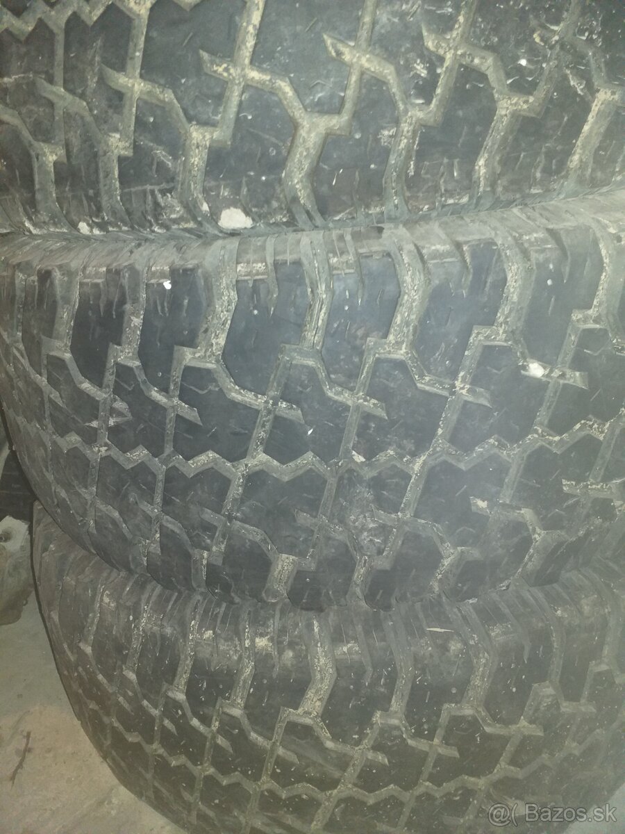 33x12.5 R17lt