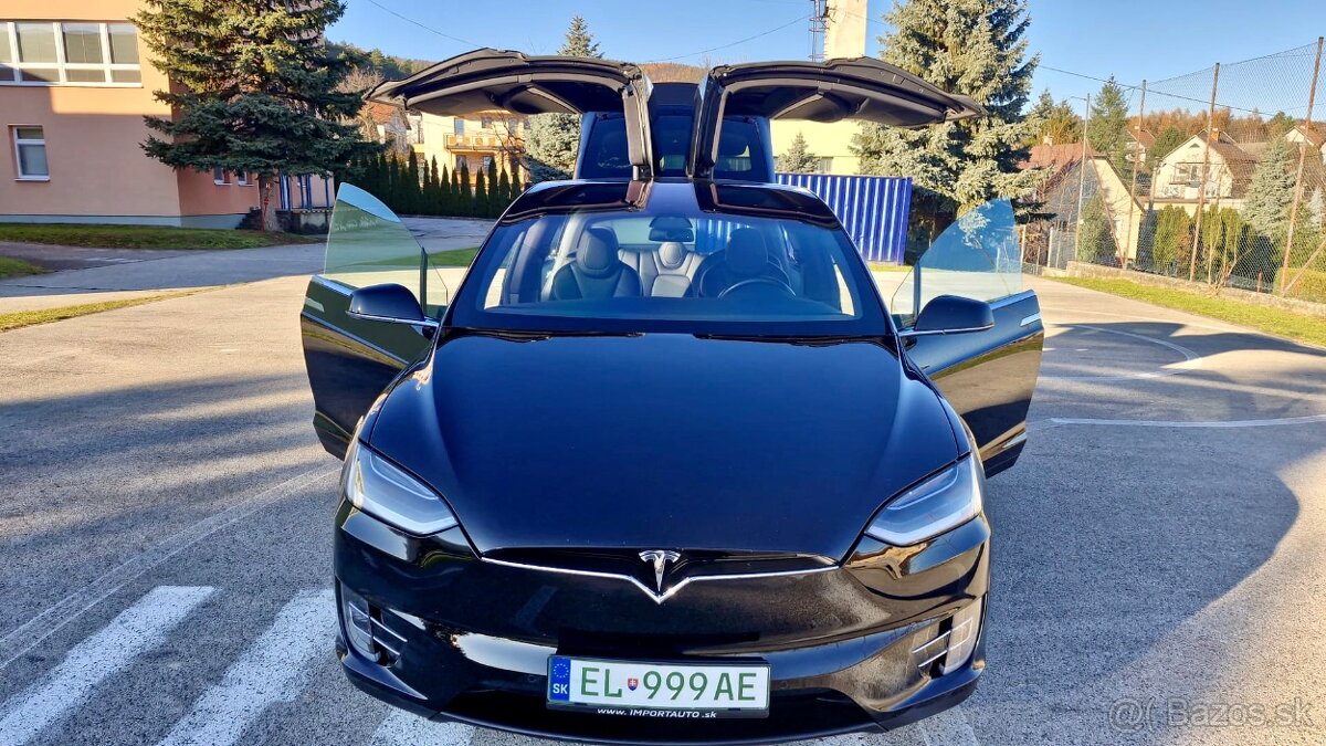 TESLA Model X 75D Gullwing