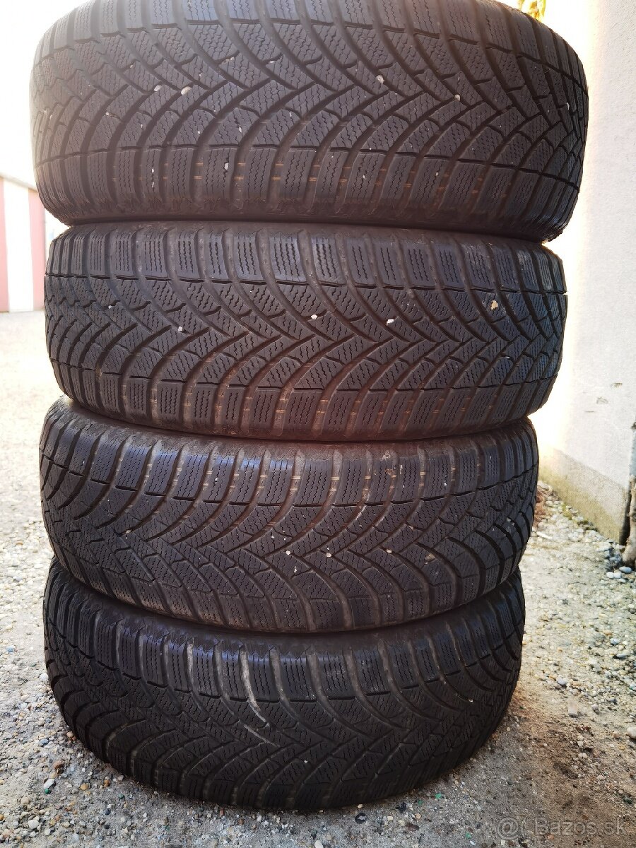 Predám 4ks 205/60R16 zimné Semperit