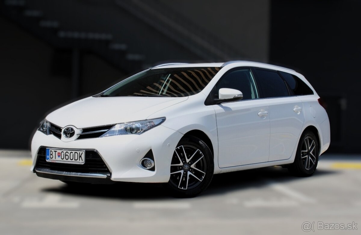 Toyota Auris Touring Sports 1.6 l Valvematic Trend, SK pôvod