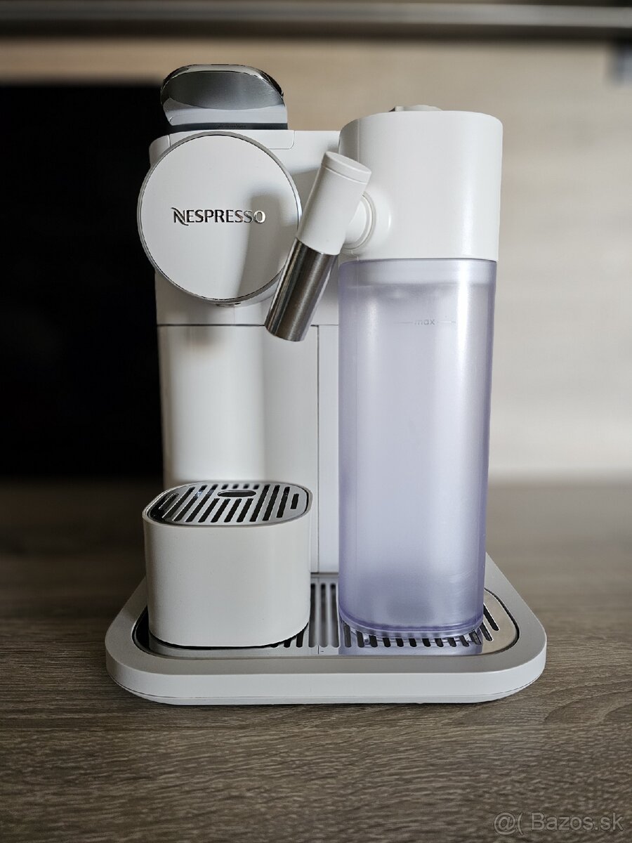 Kapsulový kávovar DeLonghi Nespresso Gran Lattissima