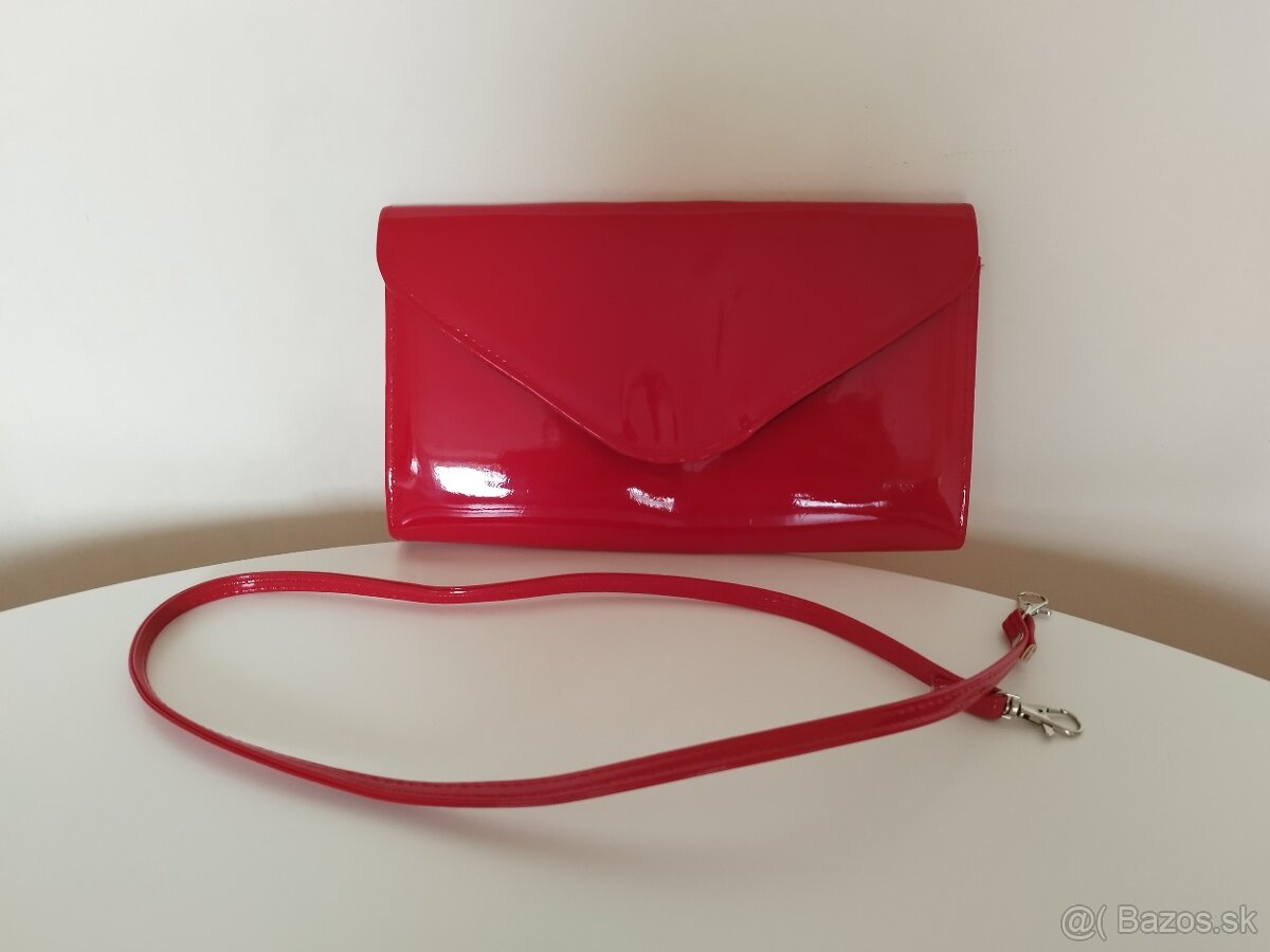 Červená elegantná listová kabelka