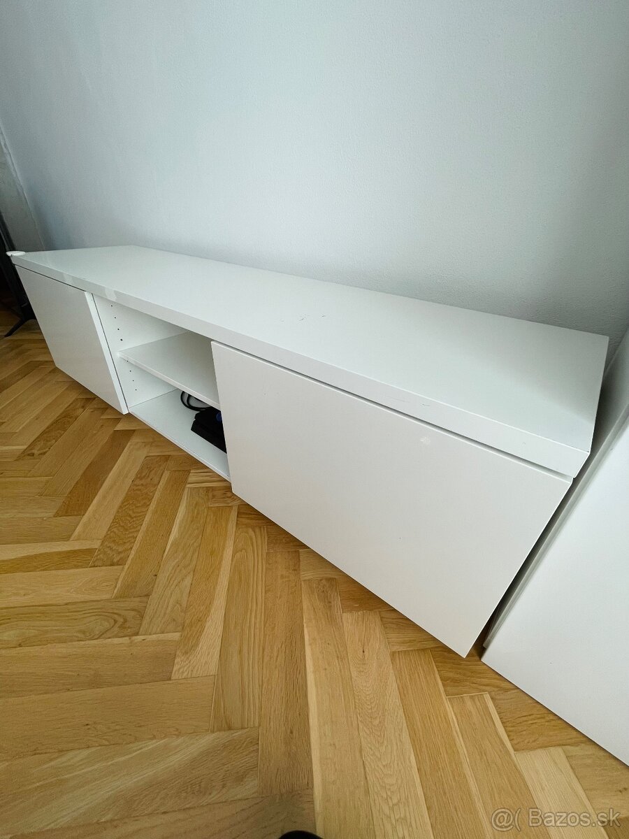 TV stolík/ skrinka pod TV IKEA Byås