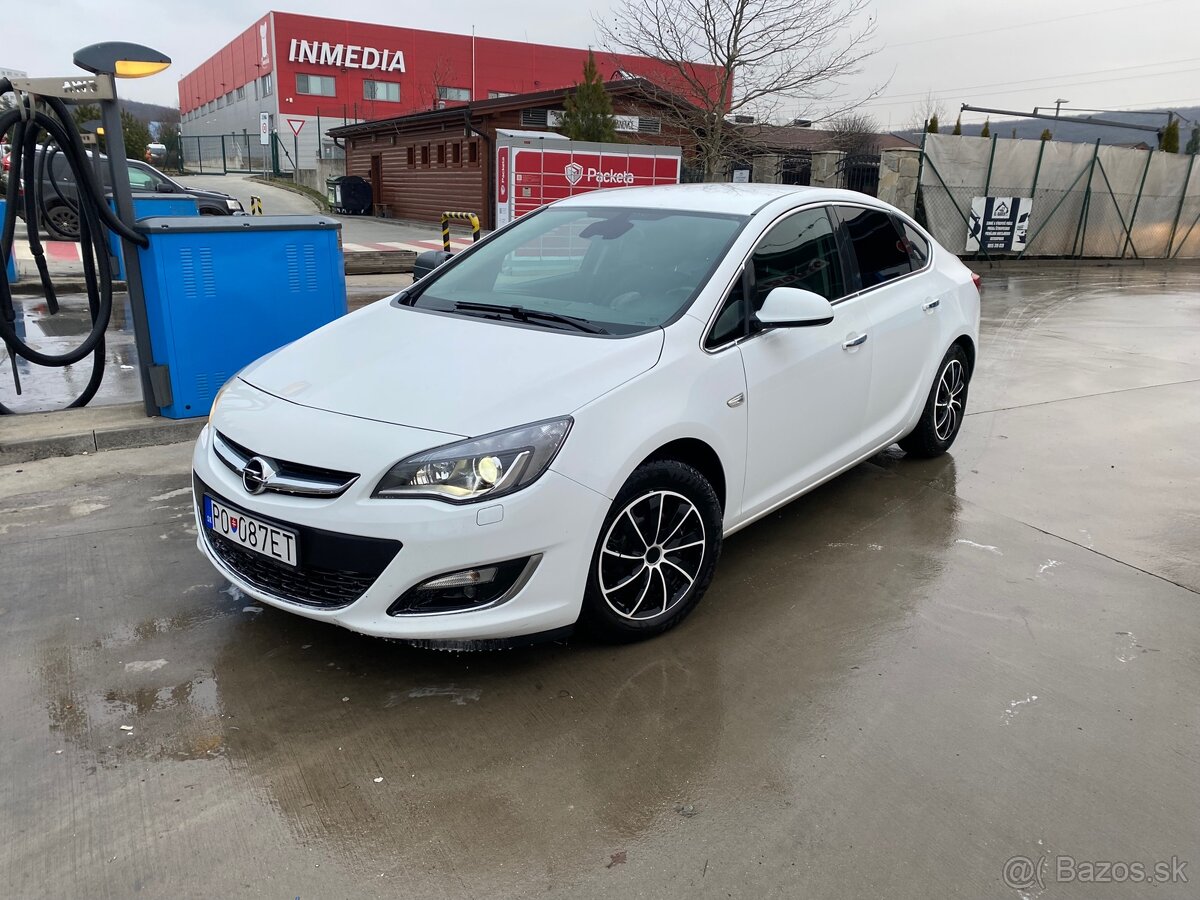 Opel Astra NOTCHBACK TURBO 1.4 103kw, r.v. 2013