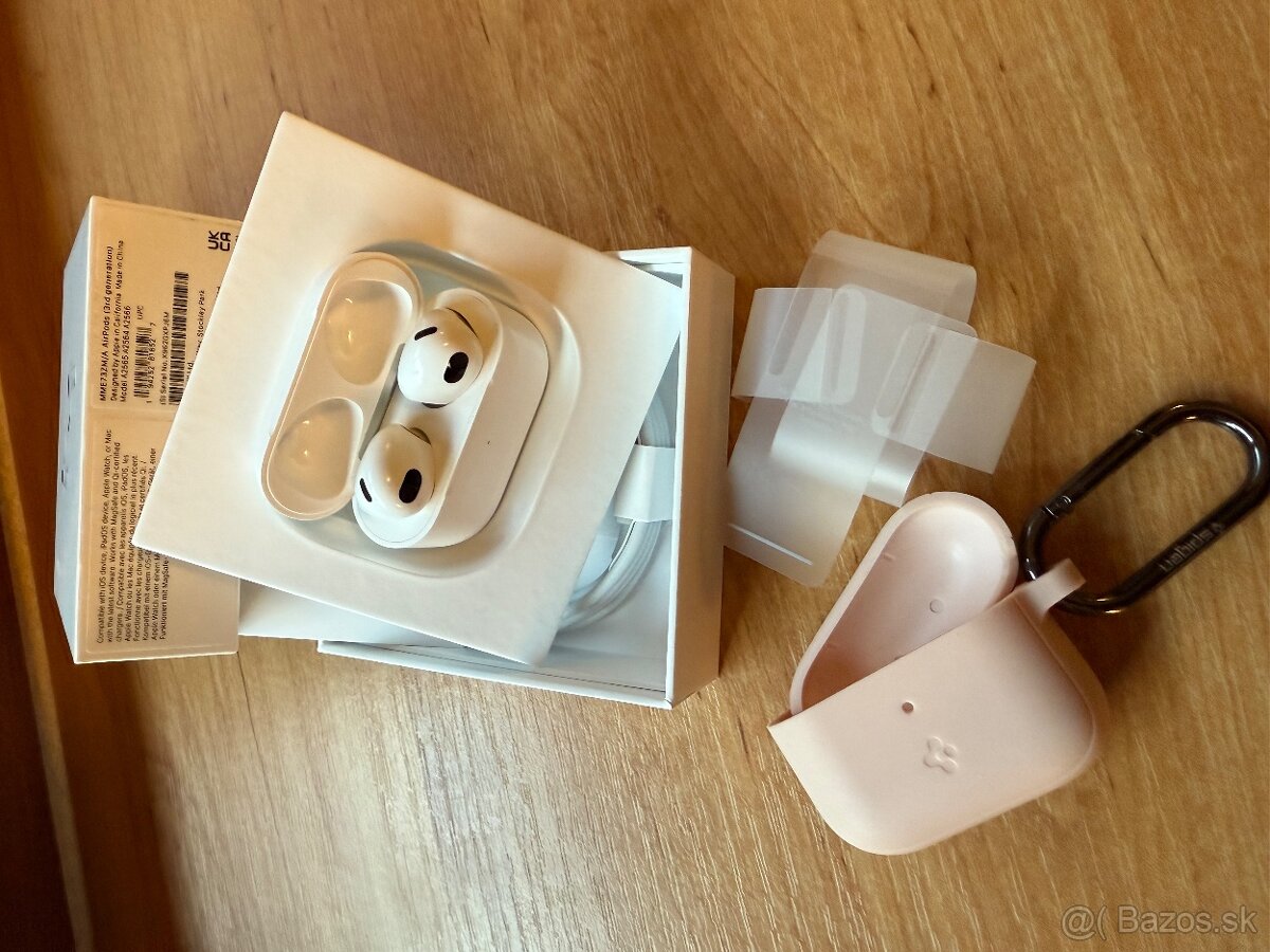 Apple AirPods (3. generácia) s MagSafe nabíjacím puzdrom