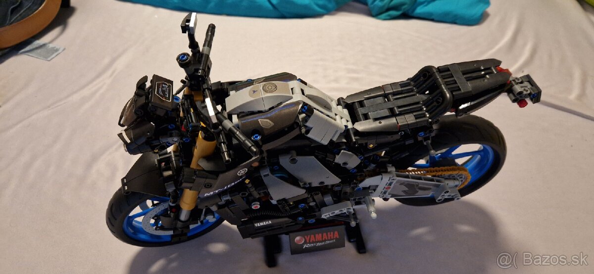 Lego technic motorka Yamaha (kopia)