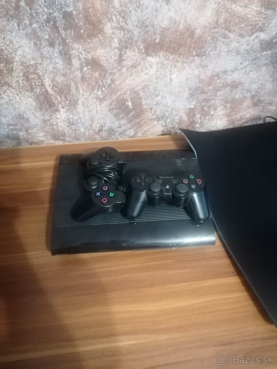 PS3. 320GB čipnute HEN+ 2 ovládače