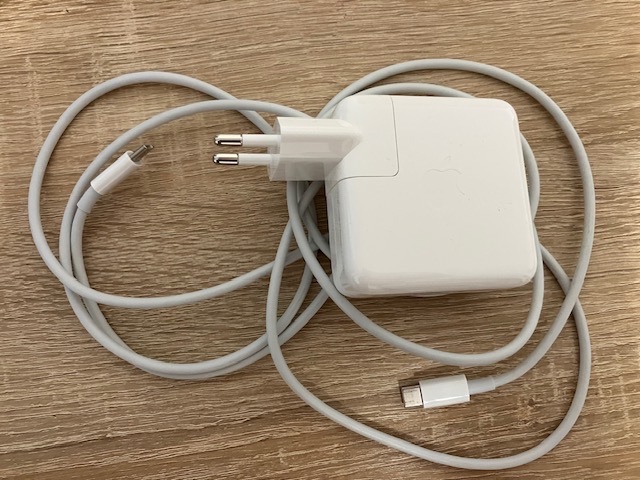 ADAPTÉR - Apple 70W USB‑C napájací adaptér