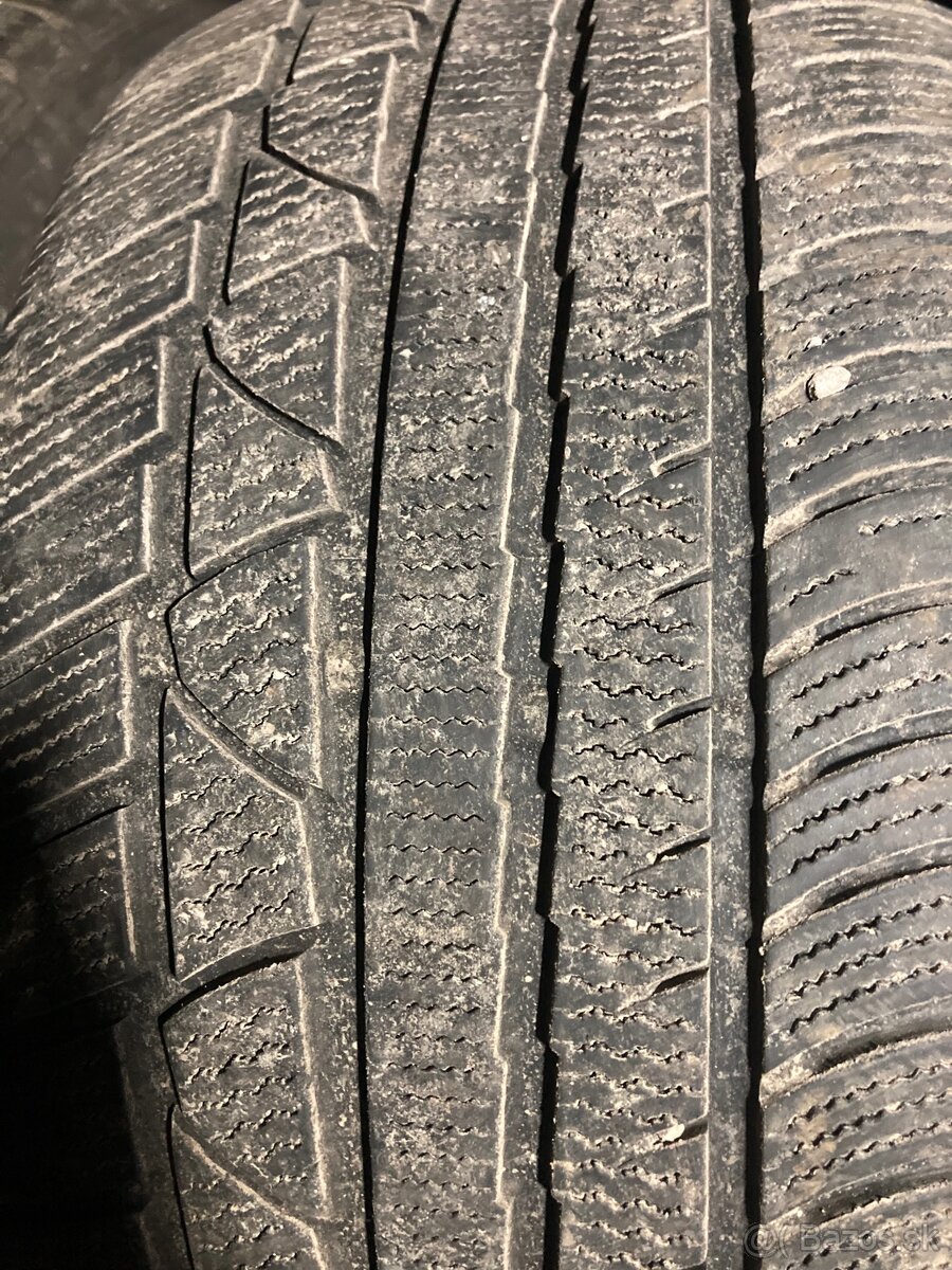 255/35R19 zimne