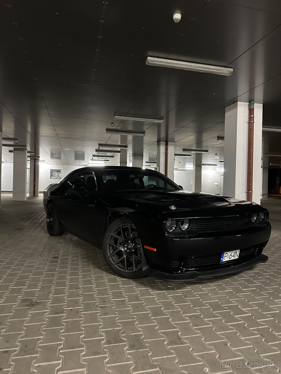 Dodge Challenger 5.7 T/A samosvor 