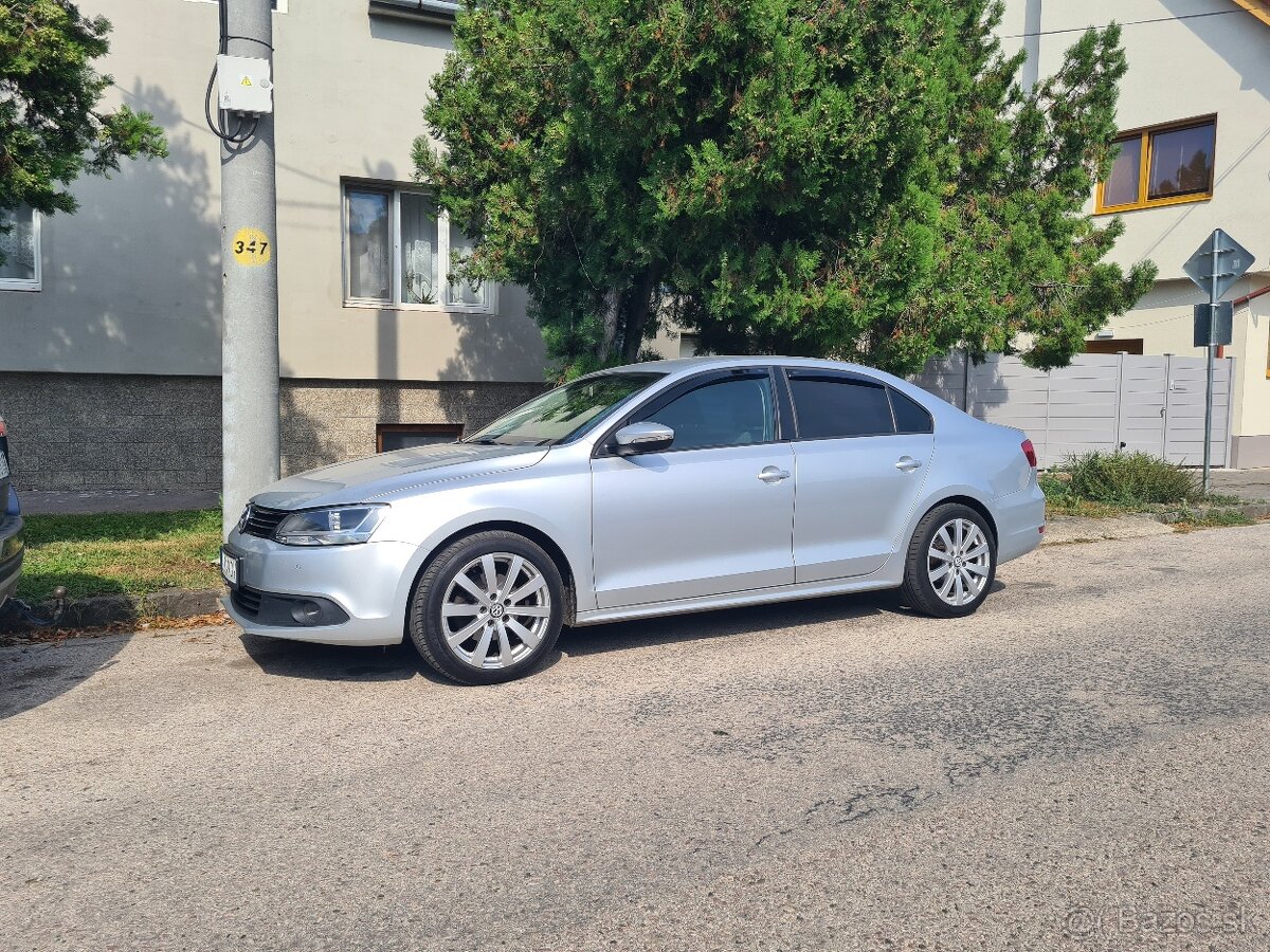 Volkswagen Jetta 1.6 TDI – Comfortline – mod. 2015 – SK AUTO