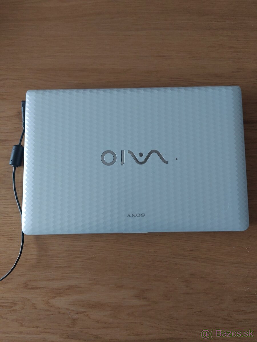 Predam notebook sony vaio