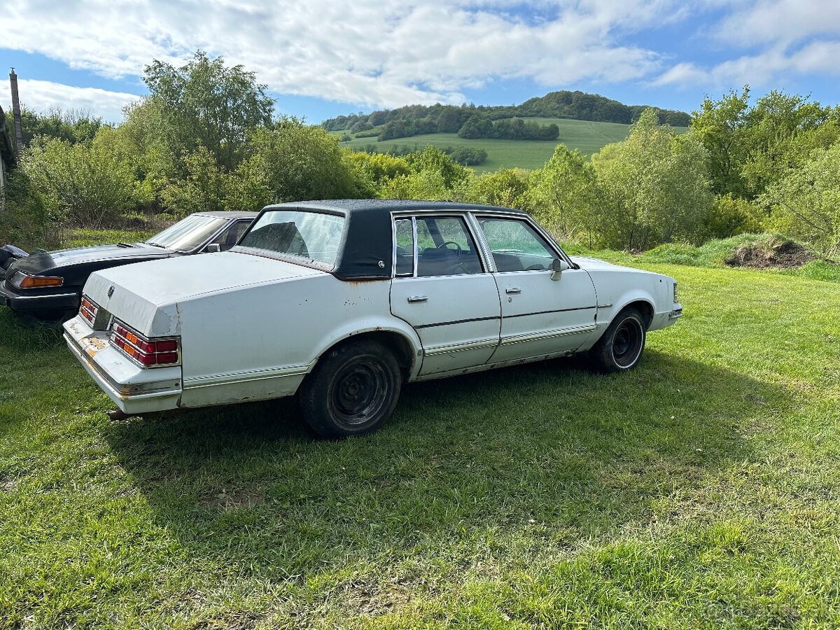 Pontiac Grand Le Mans sedan 4,3 V8