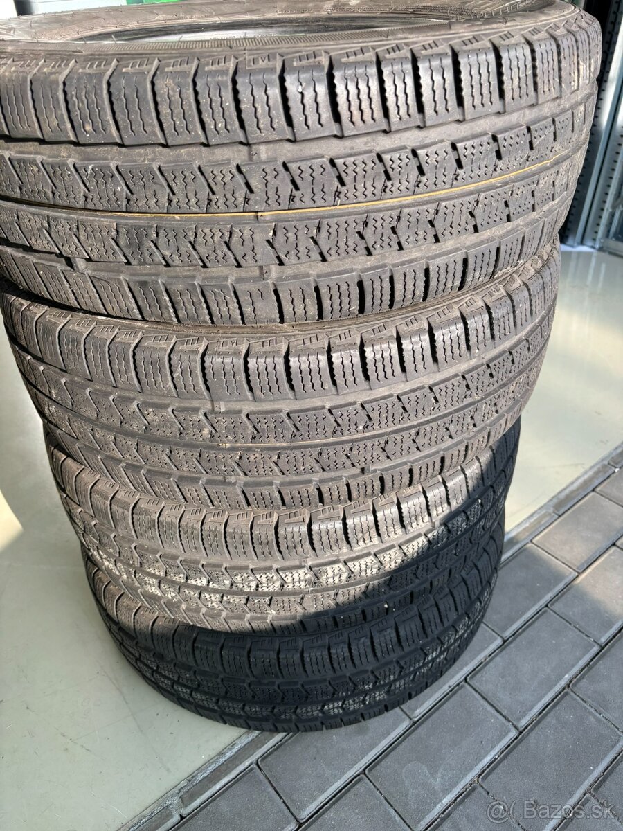 Zimné pneu 215/70R15C