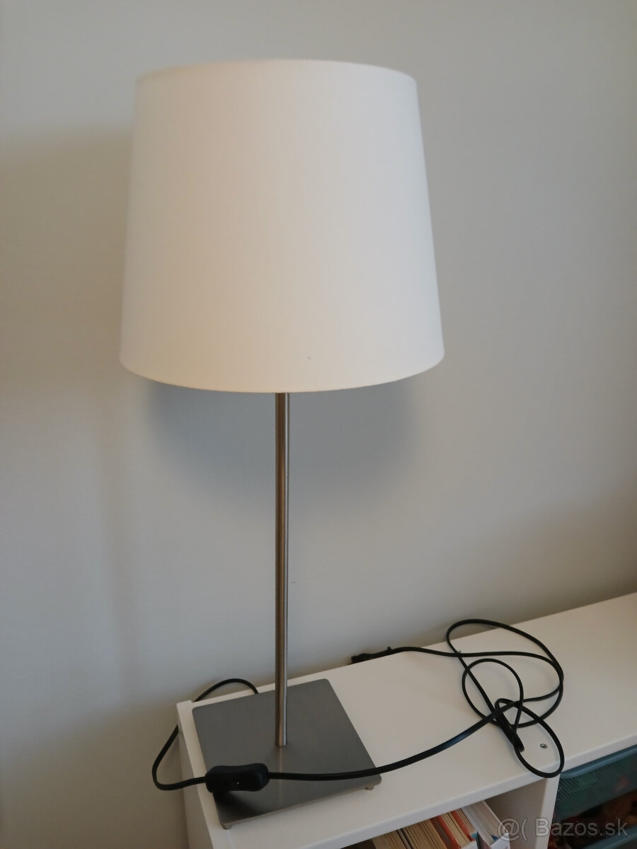 Ikea stolna lampa biela