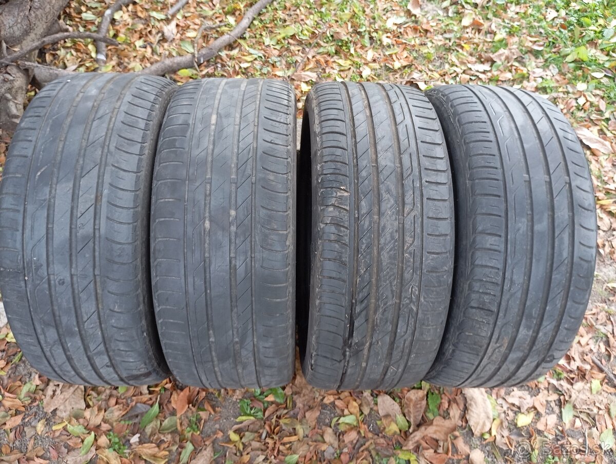 225/45R17. Letné