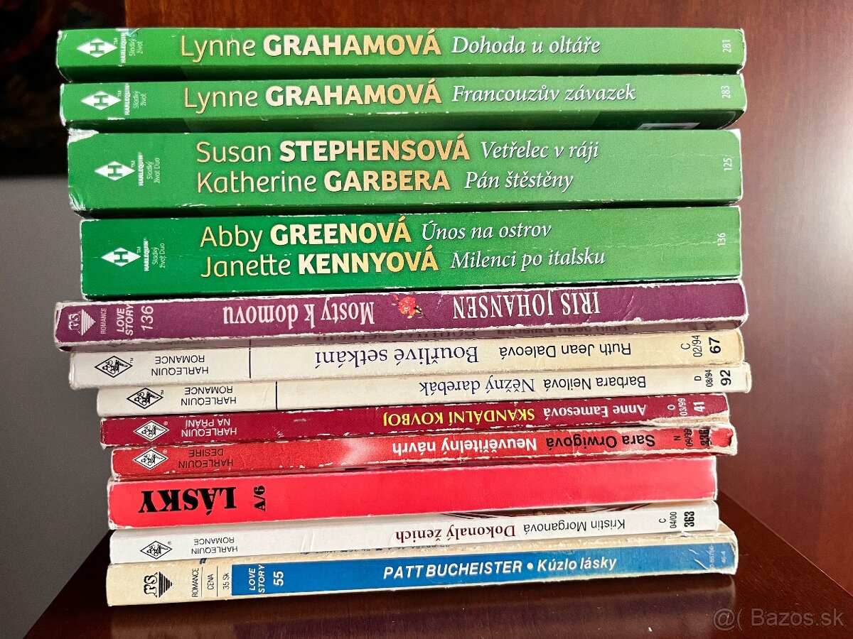 12 zenskych paperback romanov do vrecka