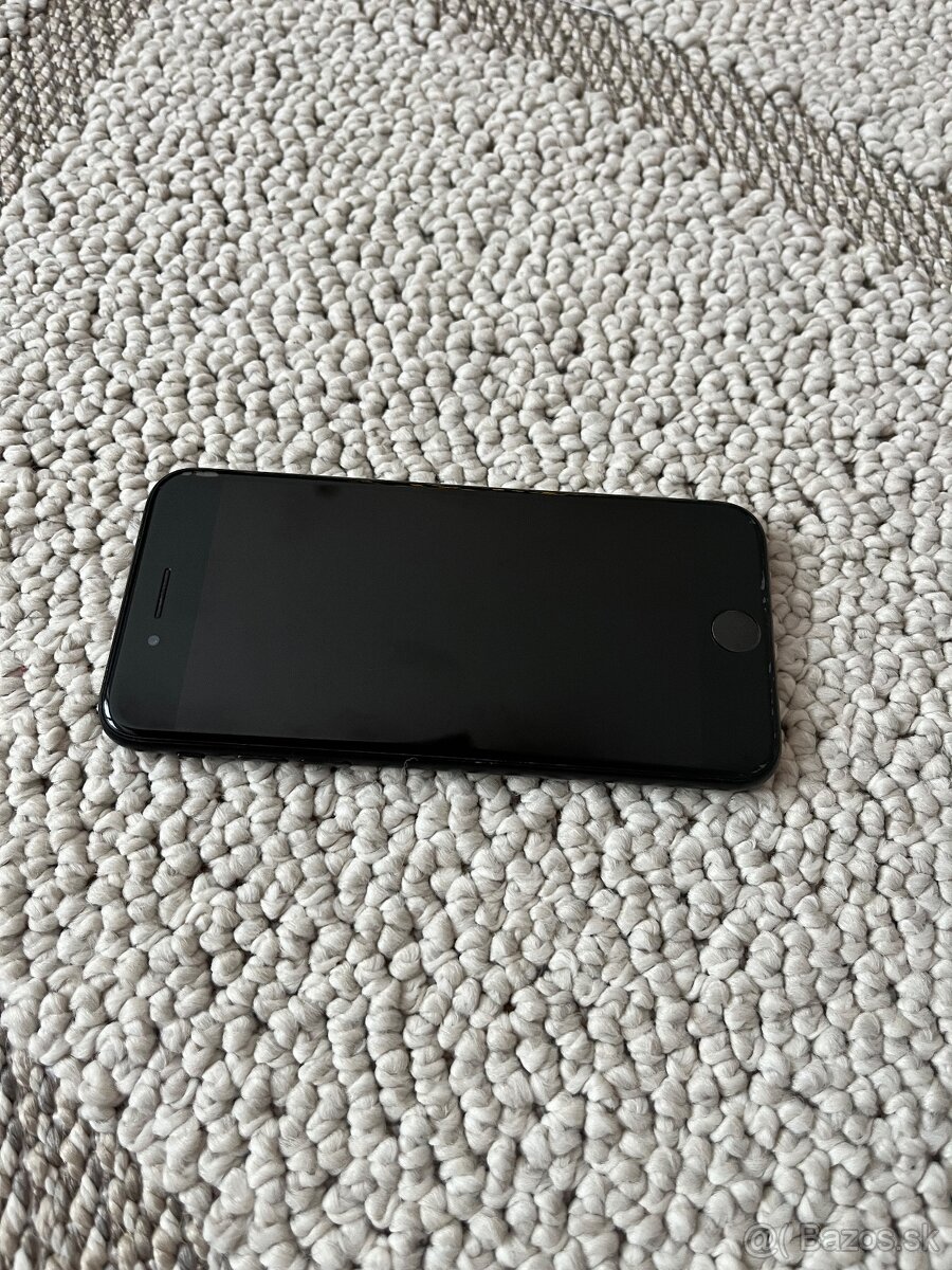 iPhone SE 128GB čierny