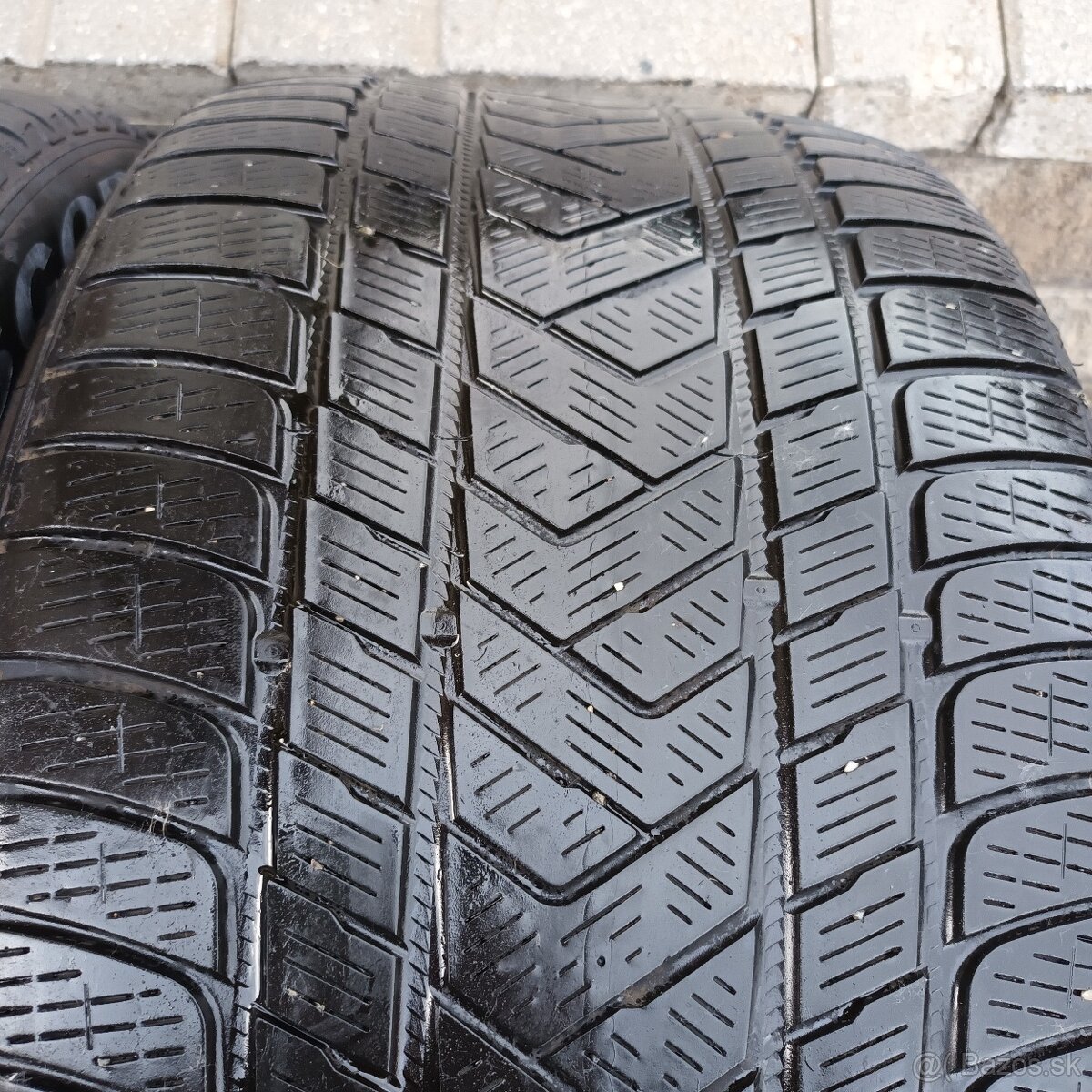 Predám zimné pneumatiky PIRELLI 315/40 R21