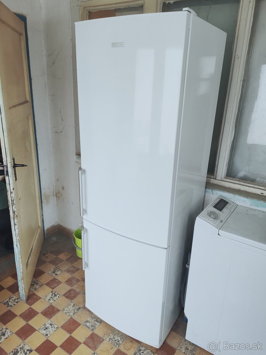 Predám chladničku Electrolux 185cm