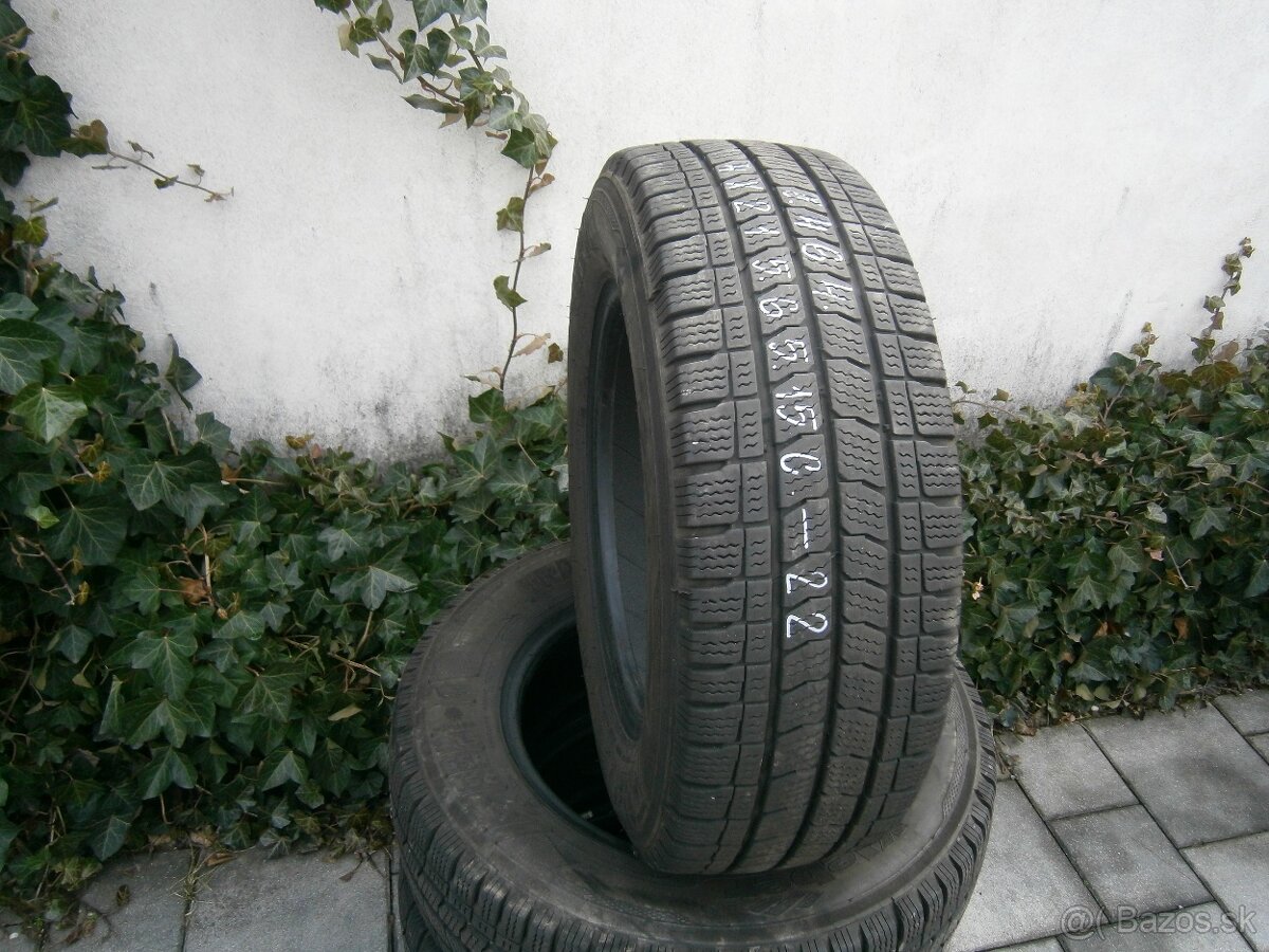 Predám 4x zimné pneu Kleber 215/65 R15C 104/102T