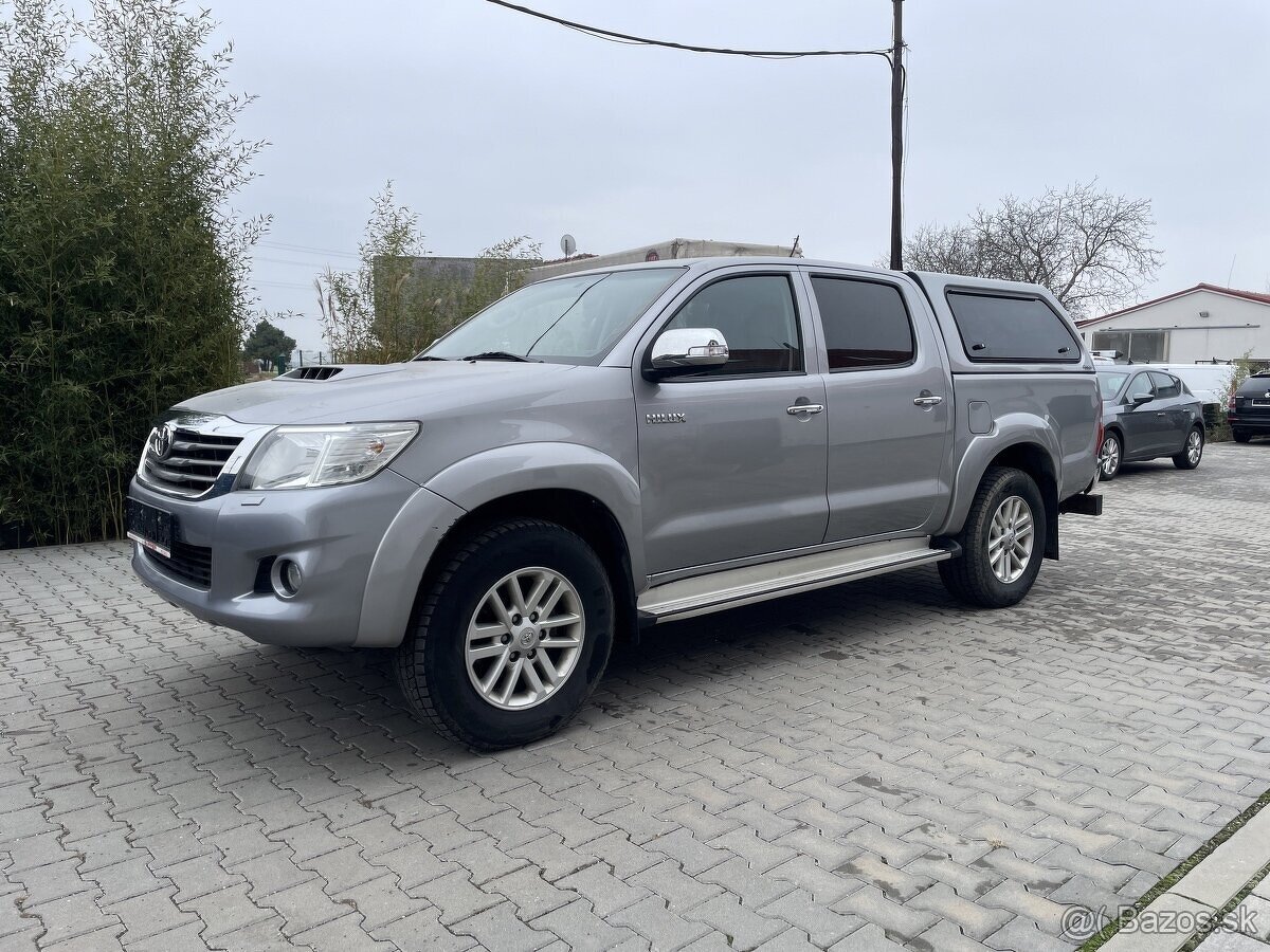 TOYOTA HILUX 3.0D-4D - PREDAJ AJ NA SPLÁTKY