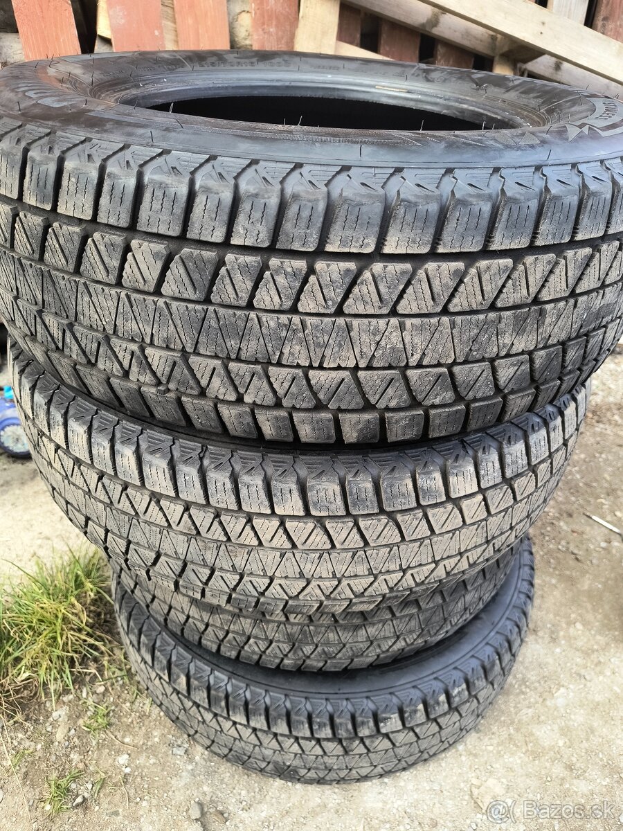 bridgestone blizzak 215/70r16