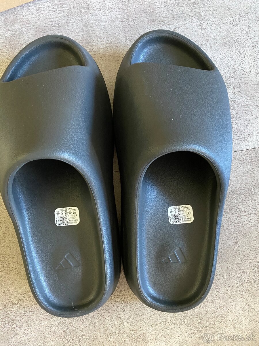 Yeezy slide by Adidas šľapky 44