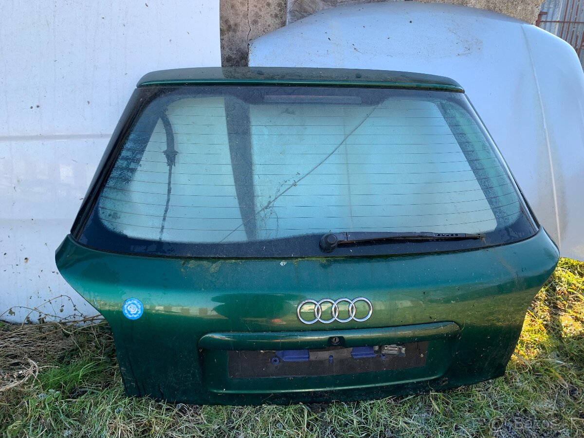 Zadny kufor / piate dvere audi a3