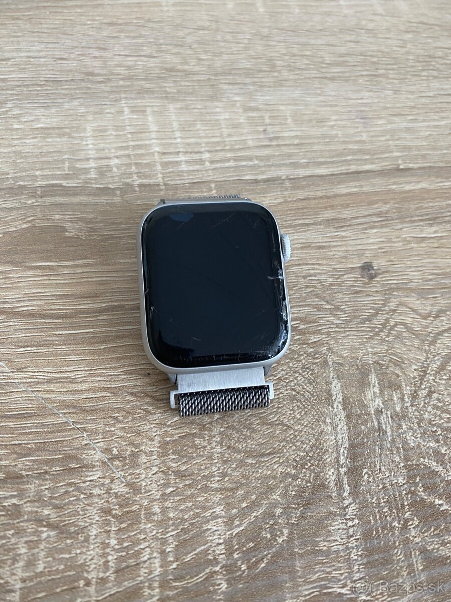 Apple Watch SE - funkčné, rozbitý Display