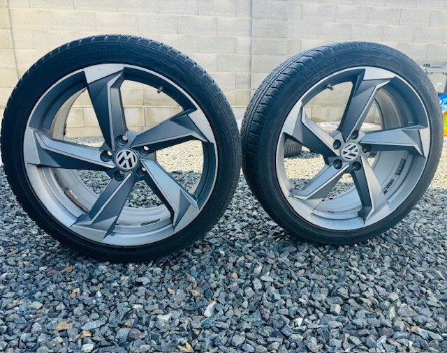 Sada originálnych Volkswagen 19" diskov s pneumatikami