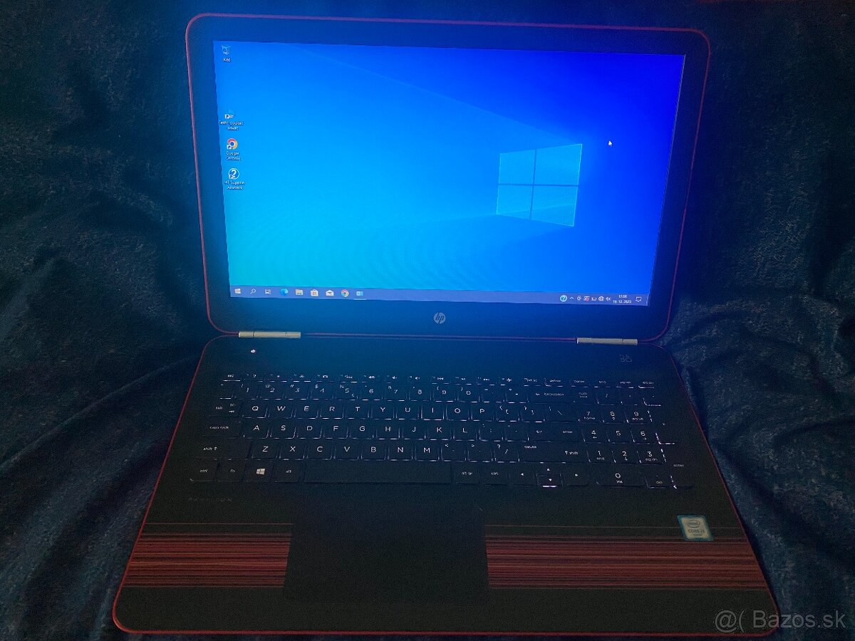 Predám notebook HP Pavilion 15-AU007NI red B&O