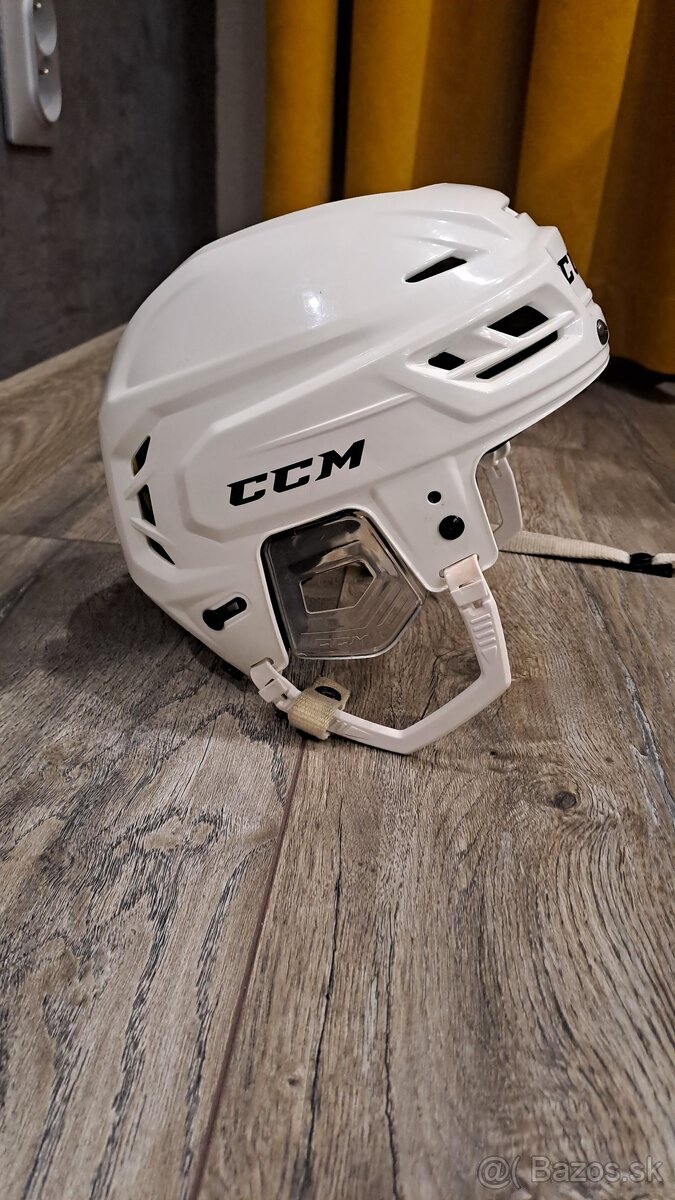 Prilba CCM tacks 310