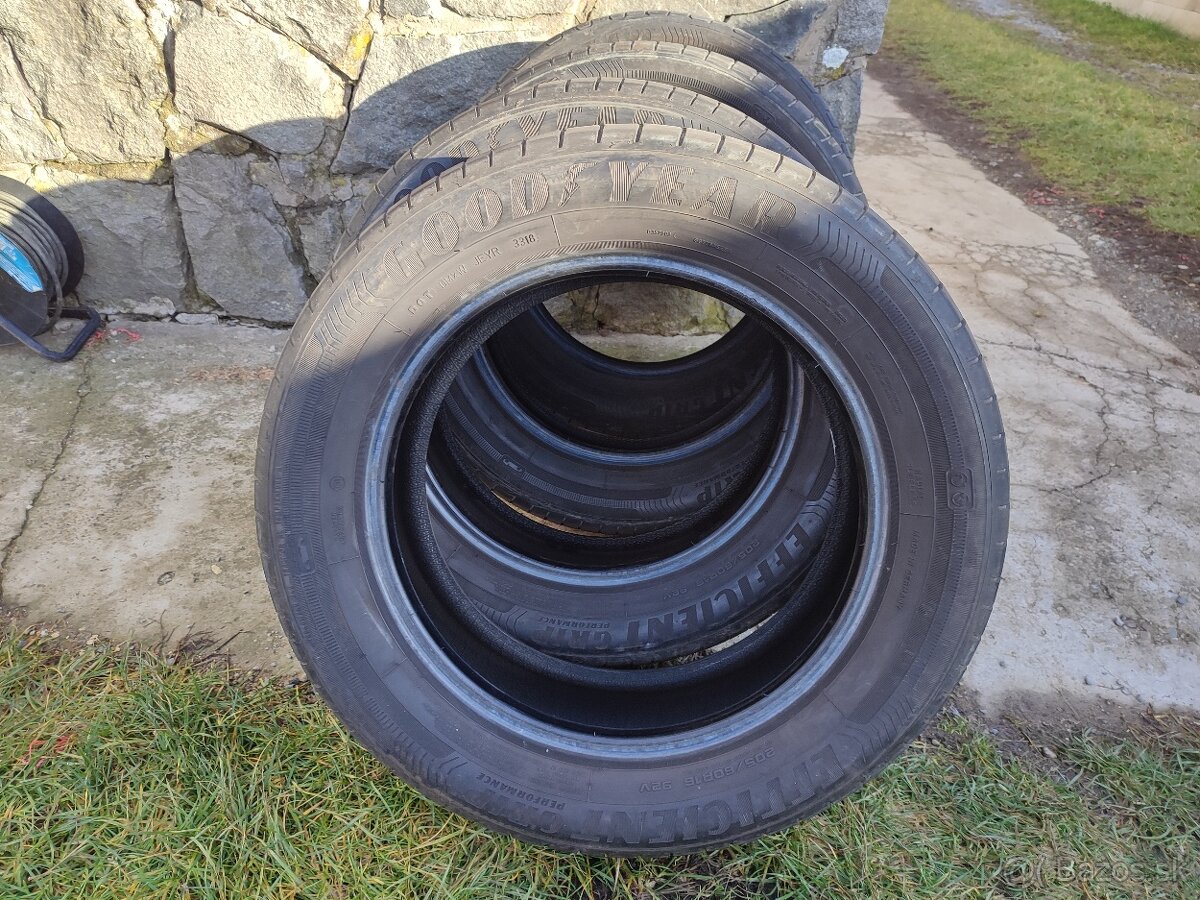 205/60r16 letné Goodyear Efficient grip