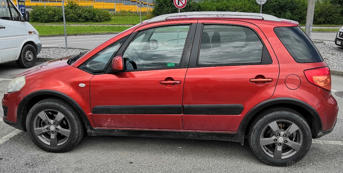 Suzuki SX4 4x4 1,6 benzín 88kW tehlová metalíza