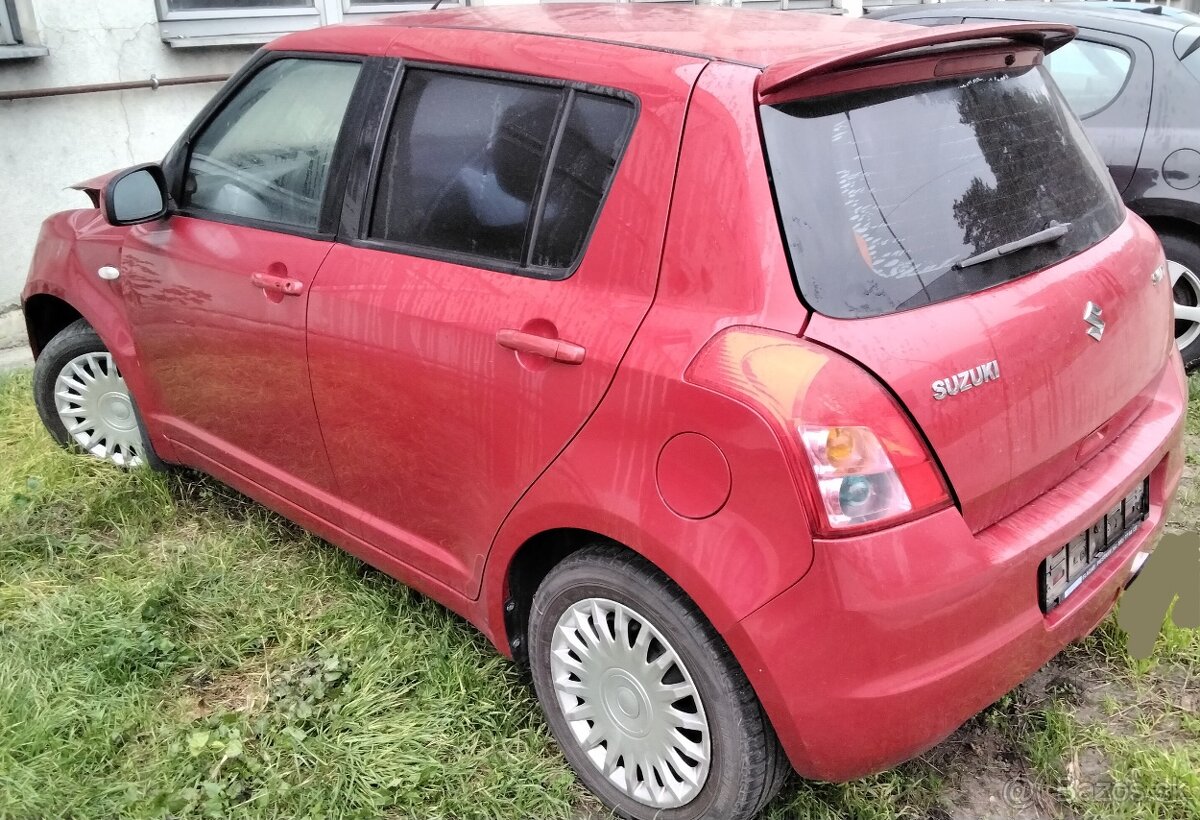 Suzuki Swift 1.5 2008 predám DVERE,  MOTOR M15A,  PREVODOVKA