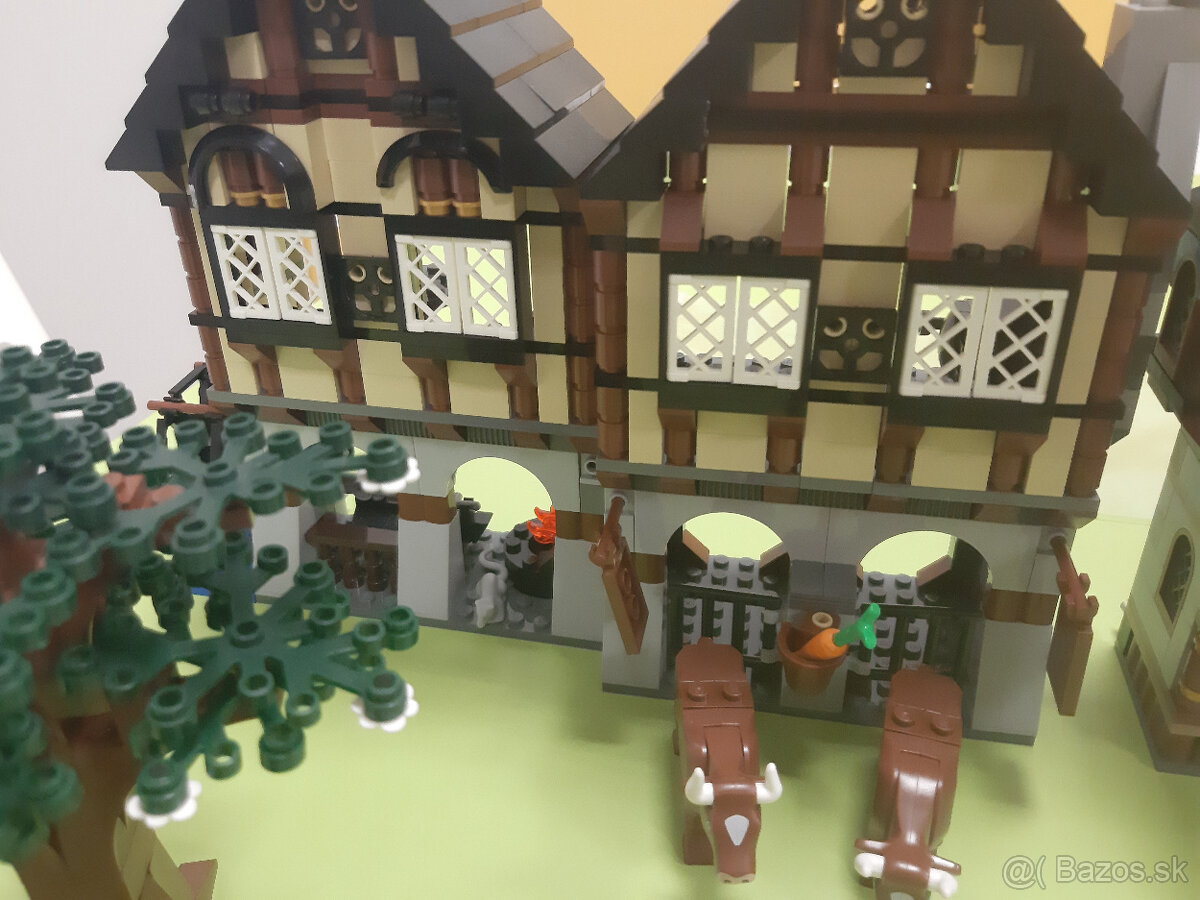 LEGO 10193 - seria Castle - Stredoveka dedina s trhom