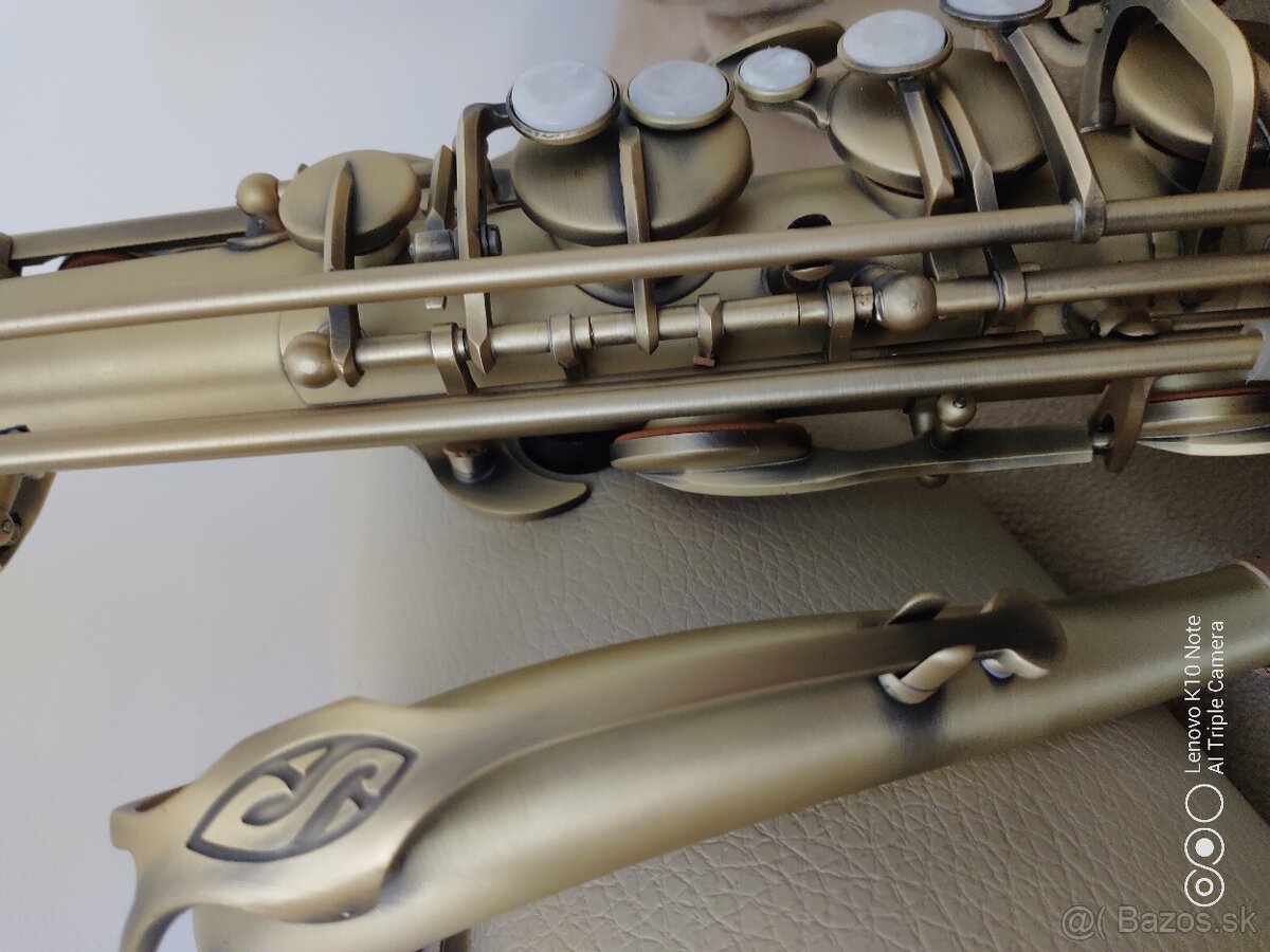 B- tenor saxofon