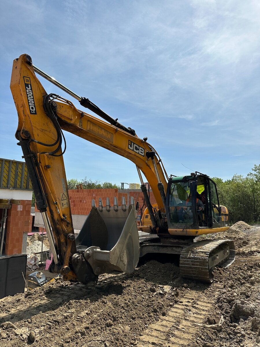 Pásové rýpadlo JCB JS220LC