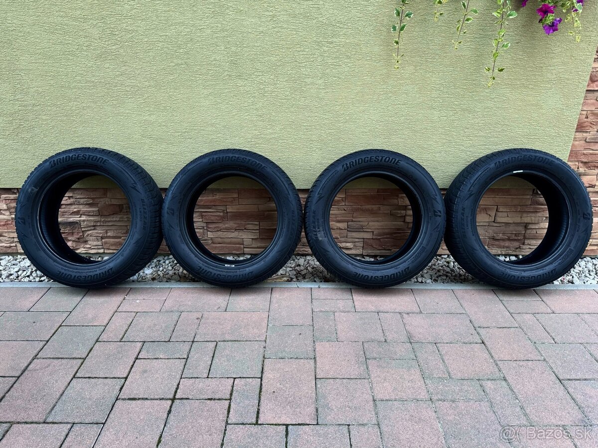 ZIMNÉ PNEUMATIKY BRIDGESTONE BLIZZAK 215/60 R17 100V